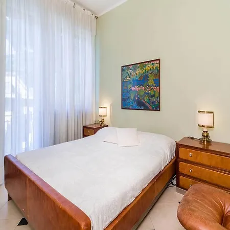Trevi Flexyrent Apartament *